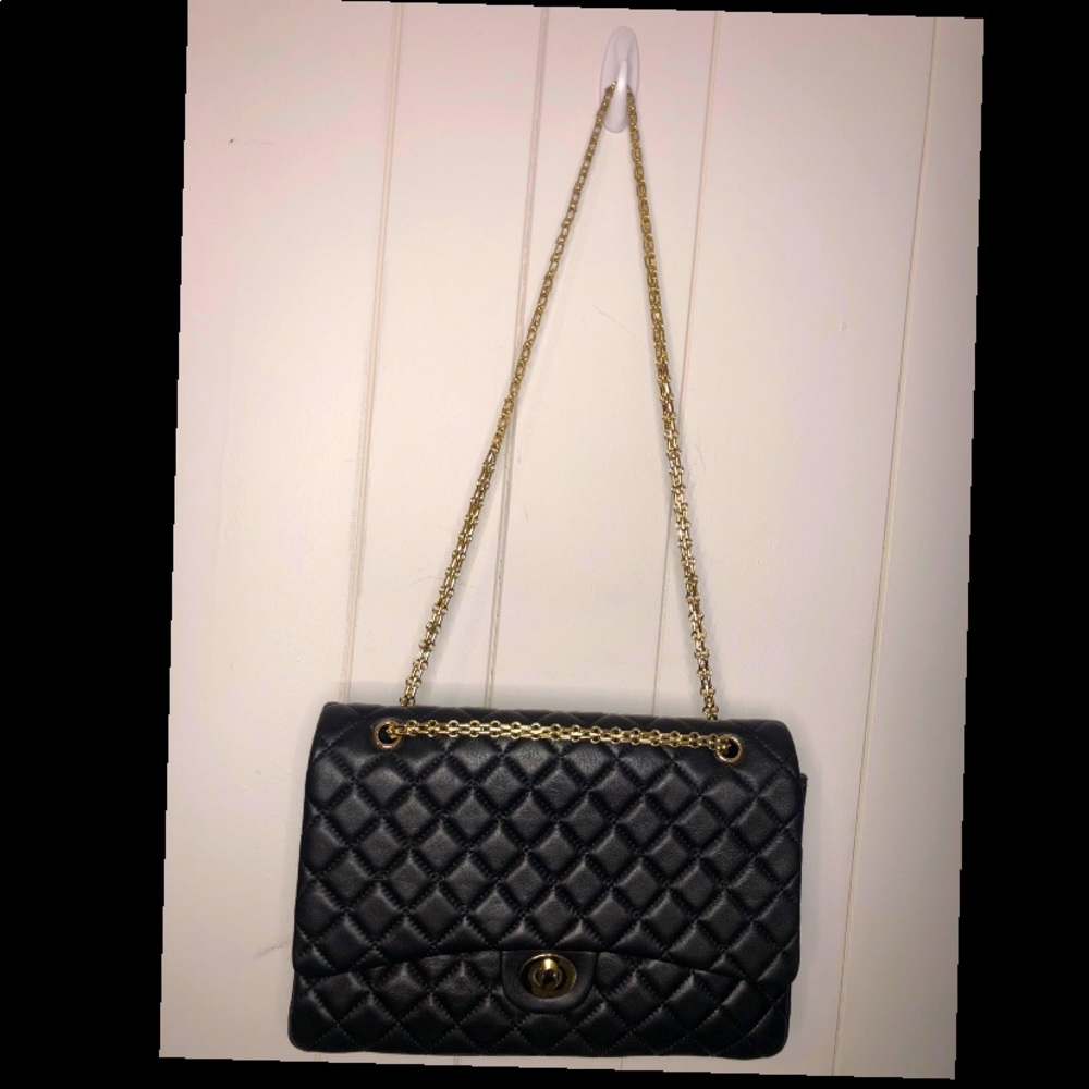 Jumbo Quilted Shoulder bag